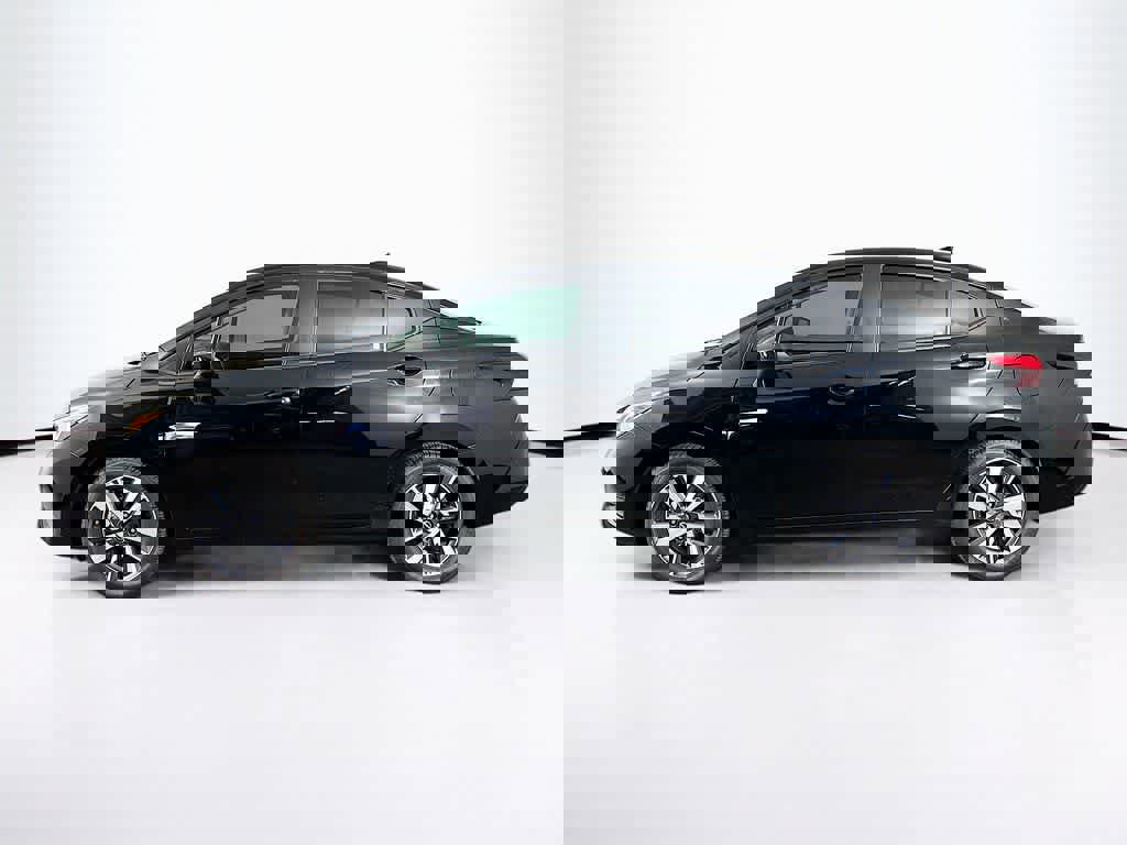 Used 2023 Nissan Versa SV image 2