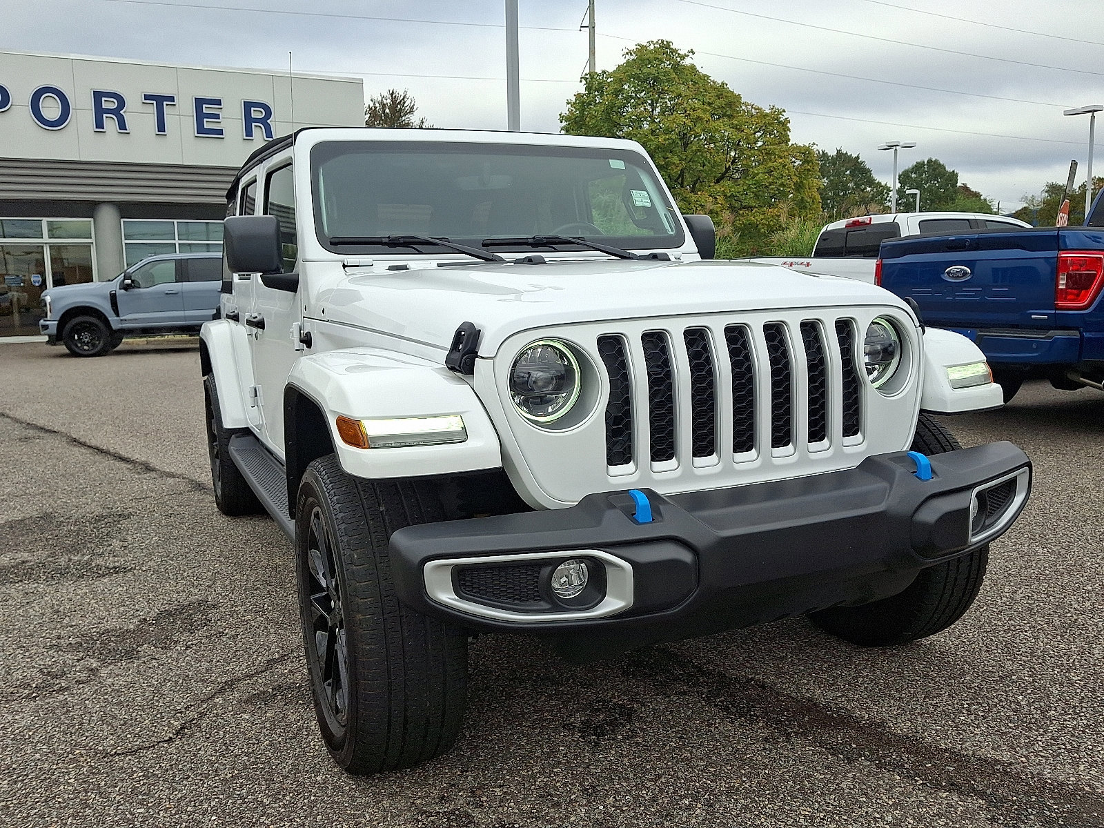Used 2023 Jeep Wrangler Sahara w/ Cold Weather Group image 11