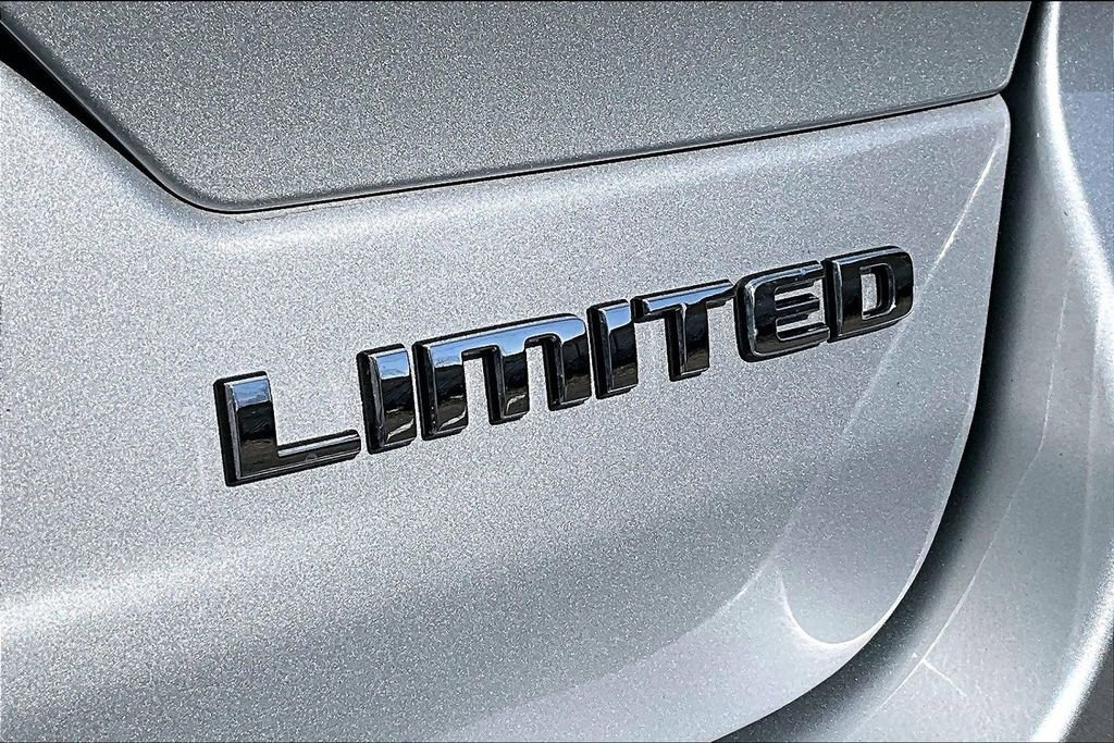 Used 2023 Jeep Grand Cherokee Limited AWD/4WD image 8
