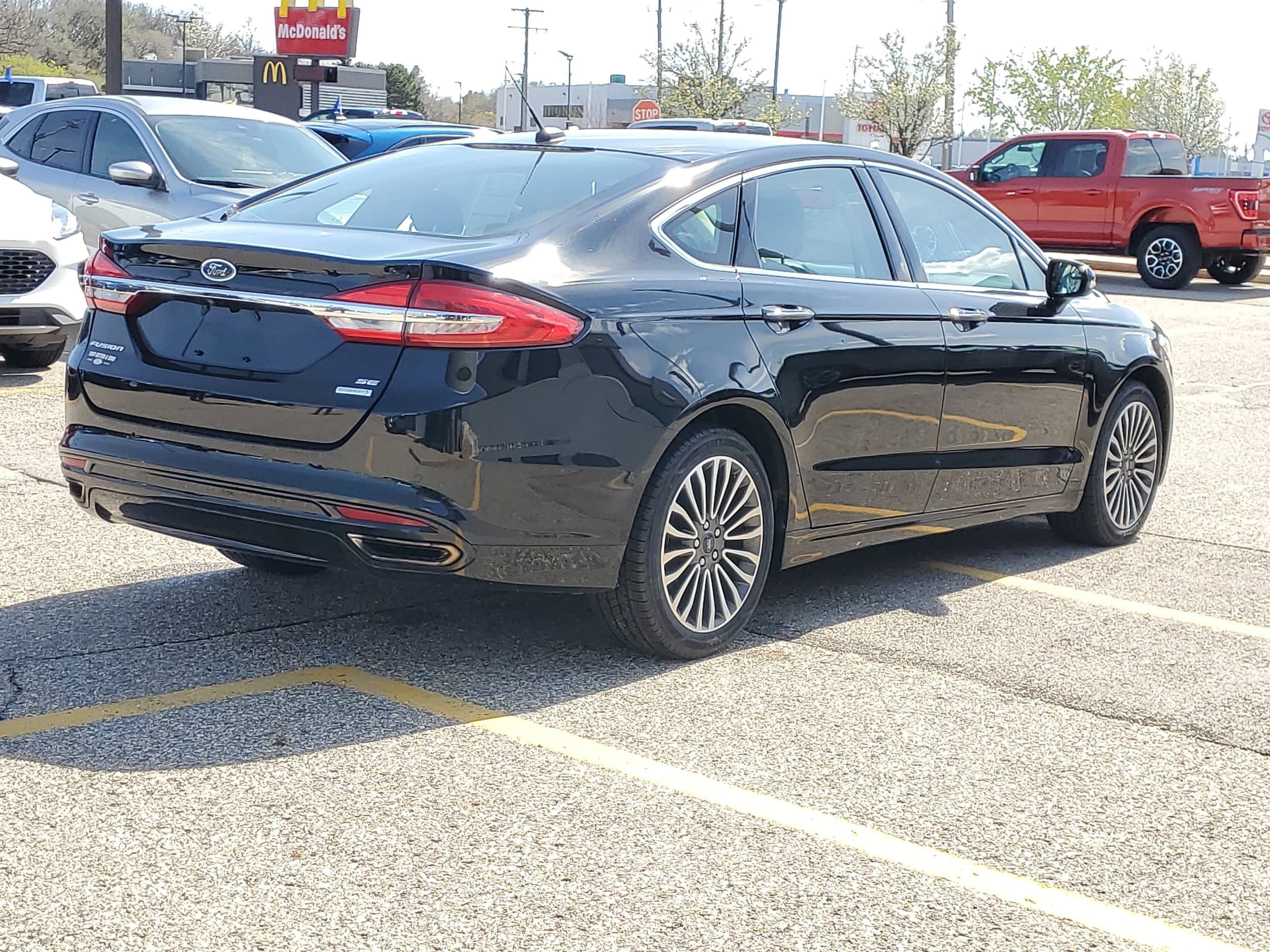 Certified 2017 Ford Fusion SE w/ Fusion SE Technology Package FWD image 3