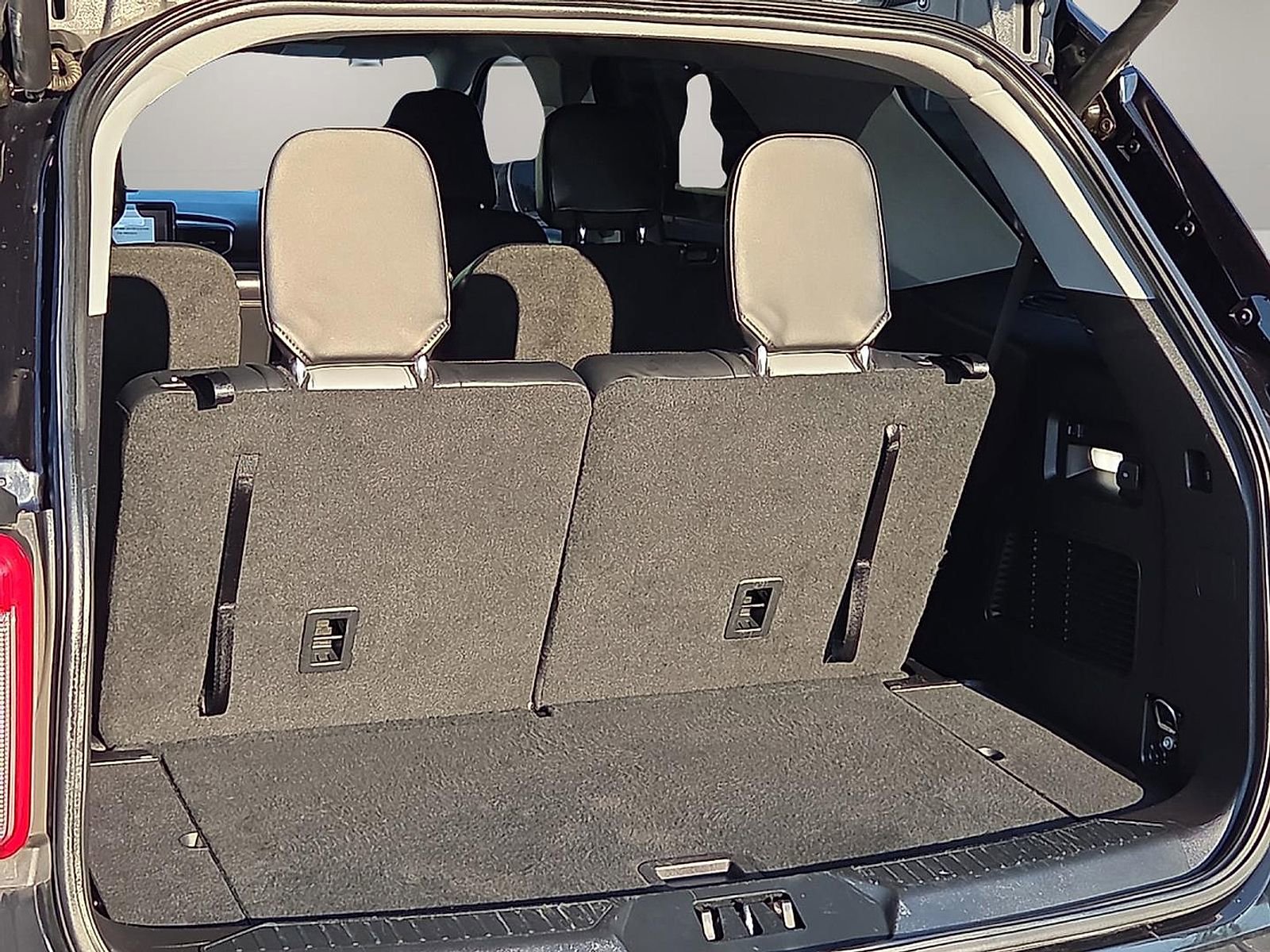 Certified 2021 Ford Explorer XLT w/ Equipment Group 202A image 8