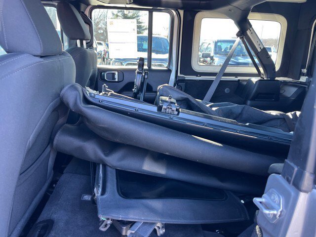 Used 2018 Jeep Wrangler Unlimited Sahara w/ Dual Top Group AWD/4WD image 26