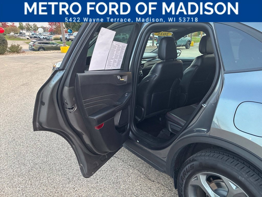 Certified 2025 Ford Escape ST-Line AWD/4WD image 33