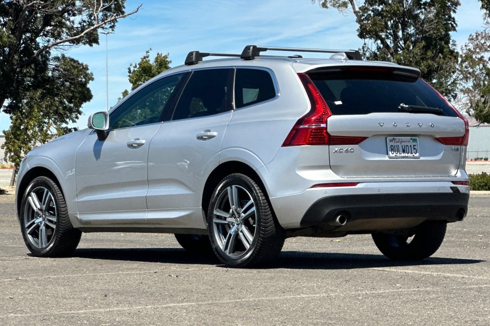 Used 2020 Volvo XC60 T5 Momentum w/ Premium Package AWD/4WD image 5