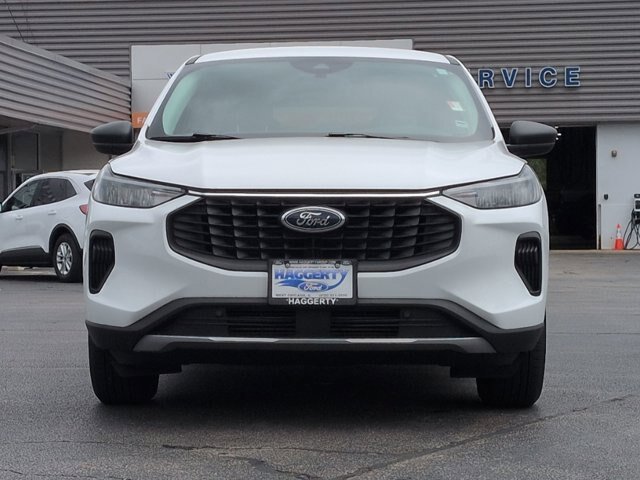Certified 2023 Ford Escape Active AWD/4WD image 2