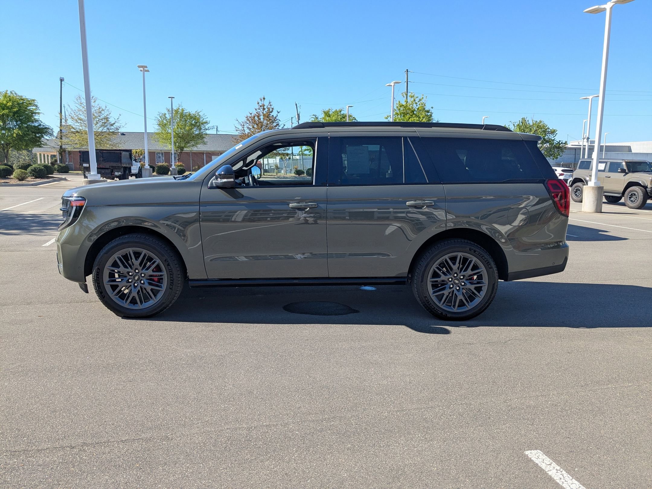 Certified 2025 Ford Expedition Platinum w/ Stealth Performance Package AWD/4WD image 7