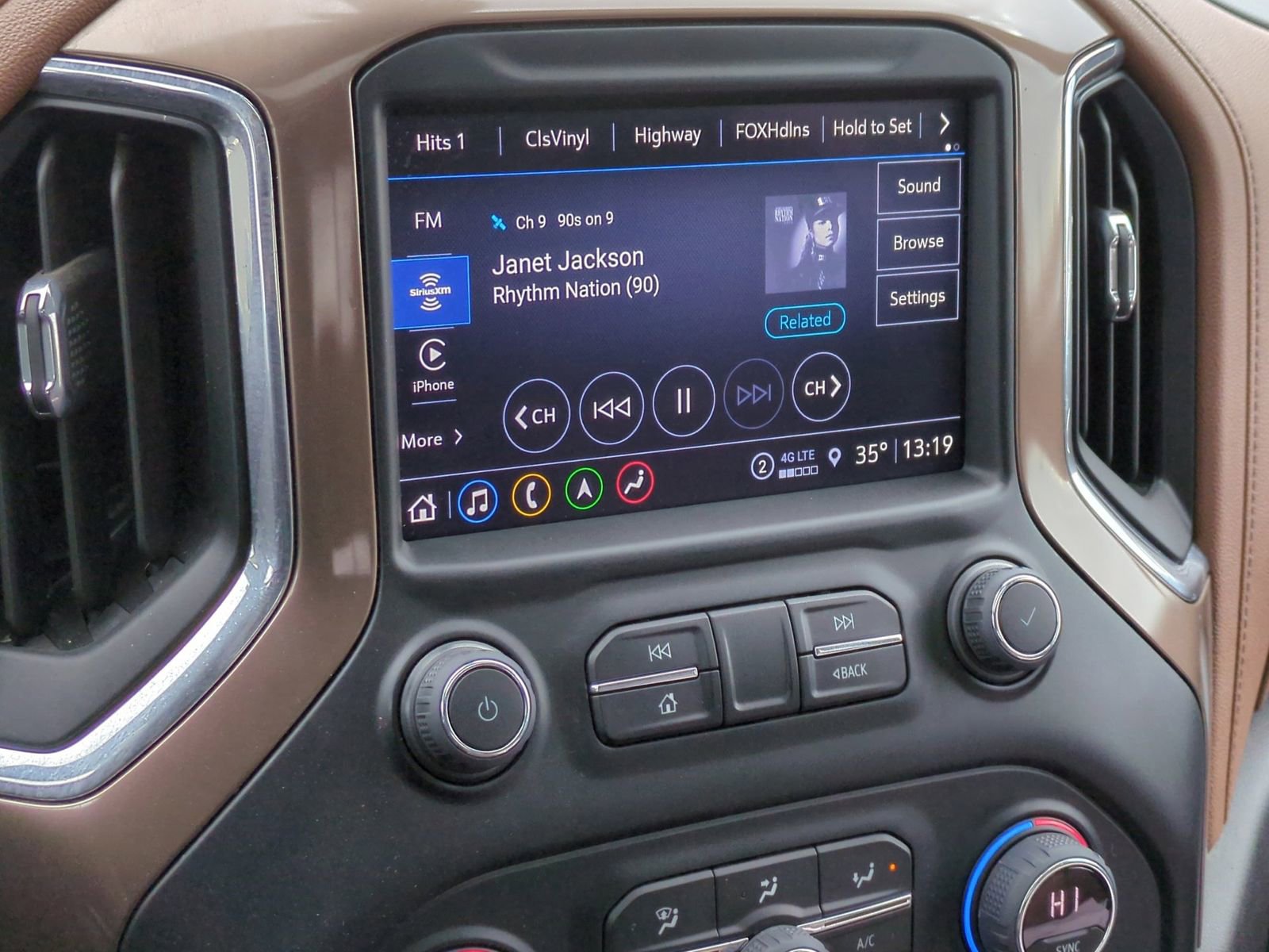 Used 2023 Chevrolet Silverado 2500 High Country w/ Z71 Off-Road Package AWD/4WD image 35