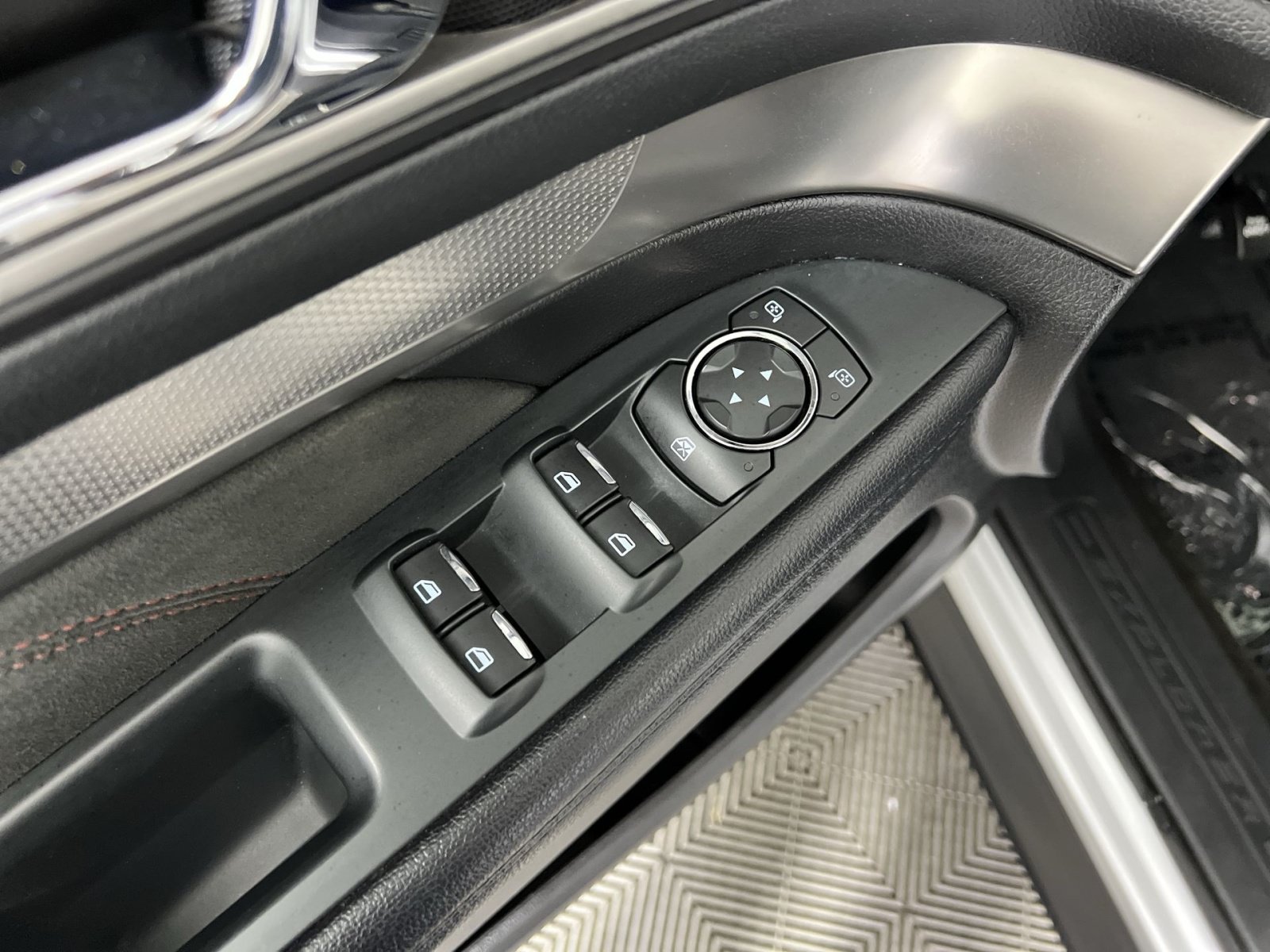 Certified 2018 Ford Explorer XLT w/ Equipment Group 202A AWD/4WD image 15