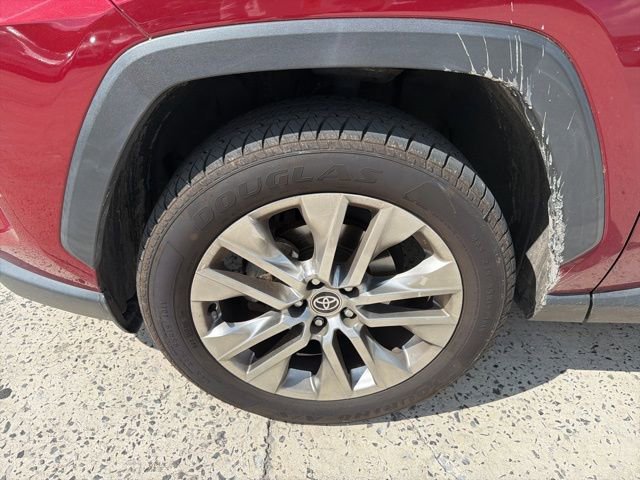 Used 2020 Toyota RAV4 XLE Premium FWD image 4