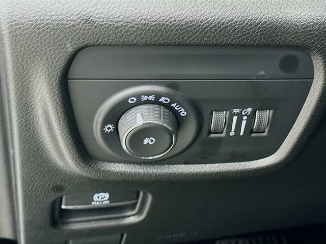 Used 2022 Jeep Grand Cherokee L Limited image 17