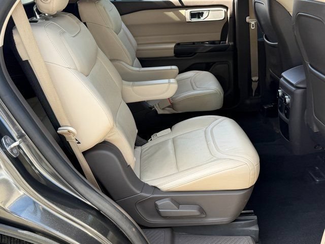 Certified 2020 Ford Explorer Platinum w/ Premium Technology Package AWD/4WD image 33