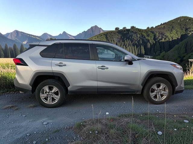 Used 2025 Toyota RAV4 XLE AWD/4WD image 6