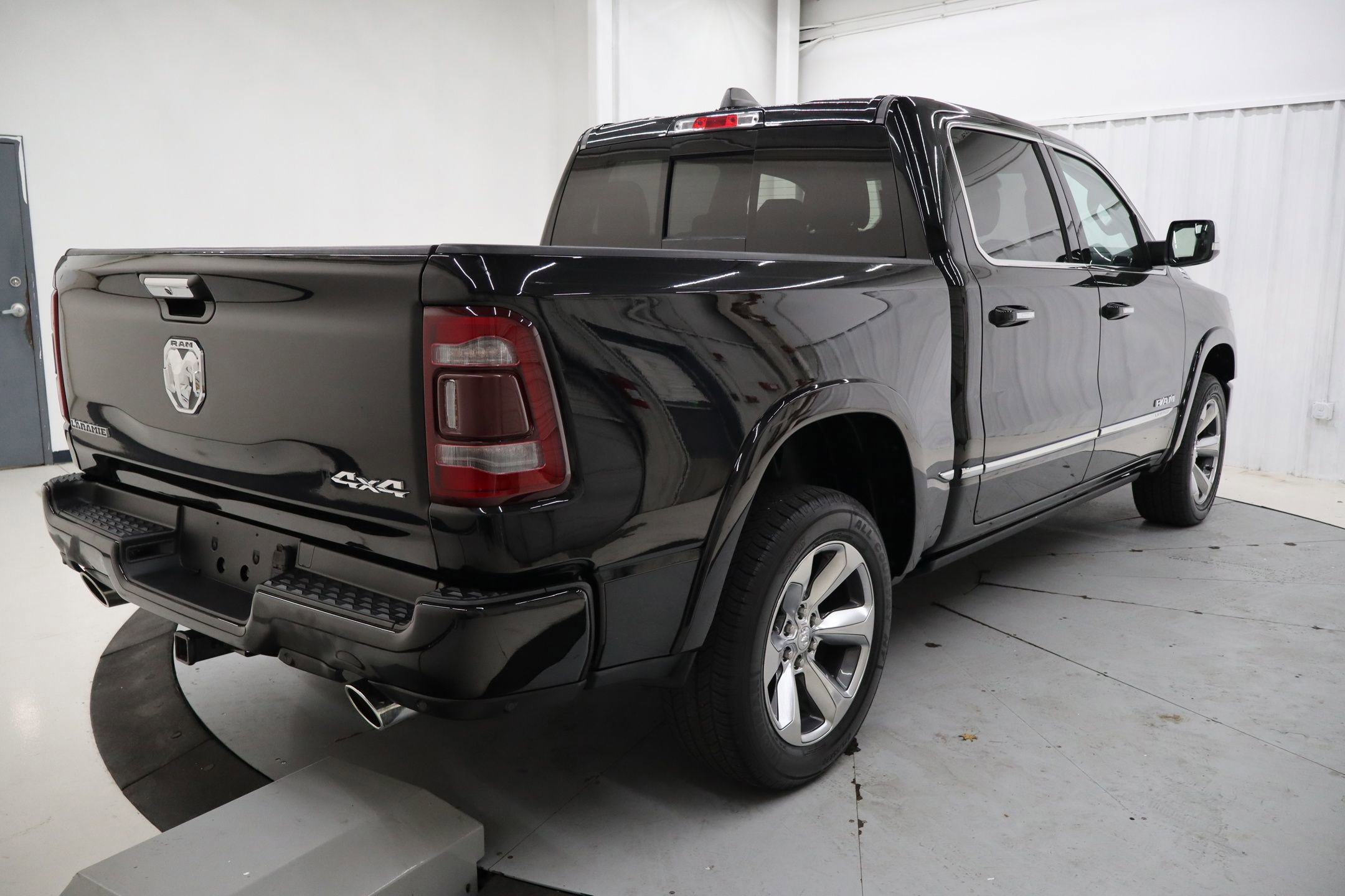 Used 2021 RAM 1500 Limited w/ Body Color Bumper Group image 6