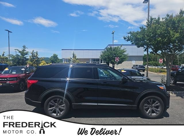 Certified 2022 Ford Explorer XLT w/ Equipment Group 202A AWD/4WD image 1