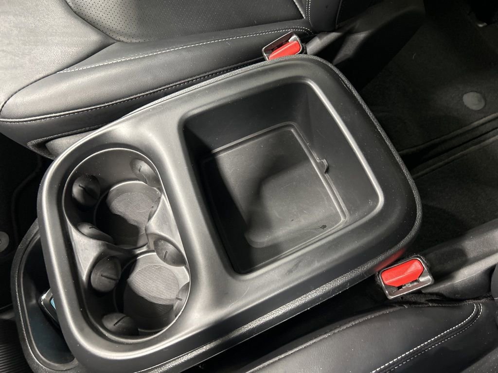 Used 2025 Chrysler Pacifica Select image 26