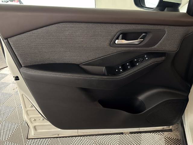 Used 2023 Nissan Rogue SV FWD image 15