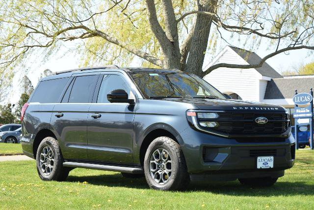 Certified 2025 Ford Expedition Active AWD/4WD image 1