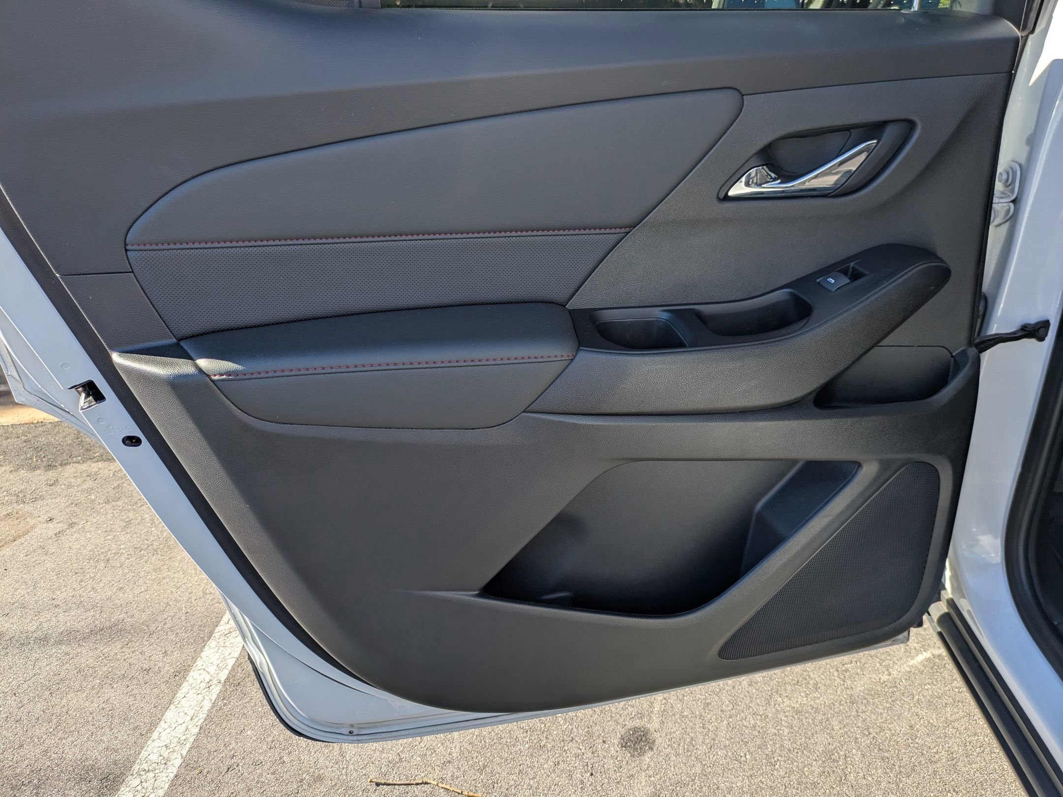 Used 2023 Chevrolet Traverse RS image 28