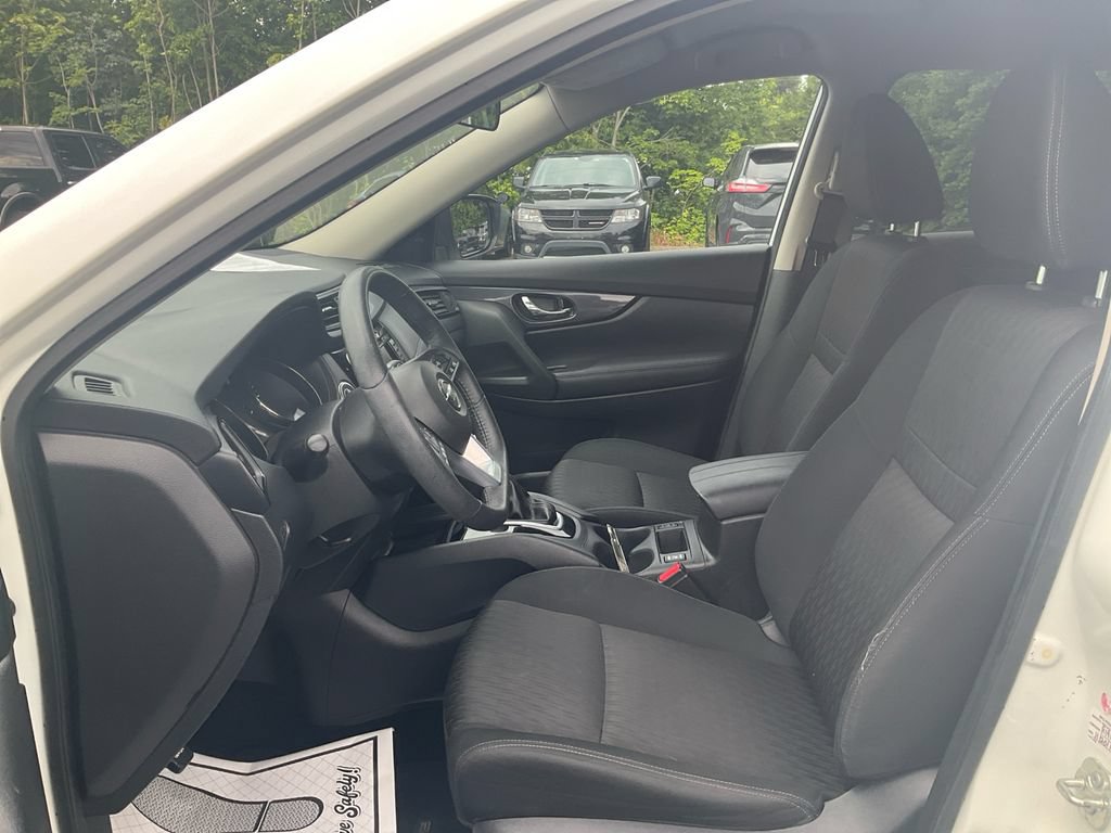 Used 2019 Nissan Rogue SV FWD image 16