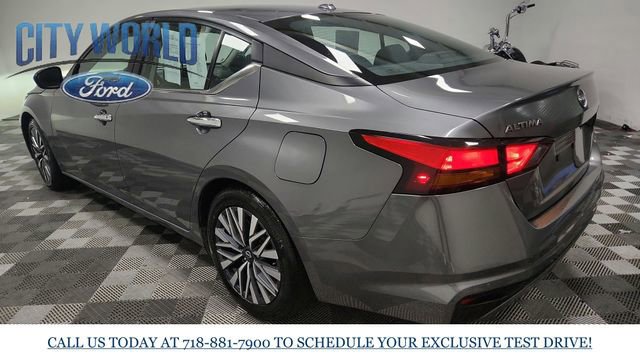 Used 2024 Nissan Altima 2.5 SV image 2