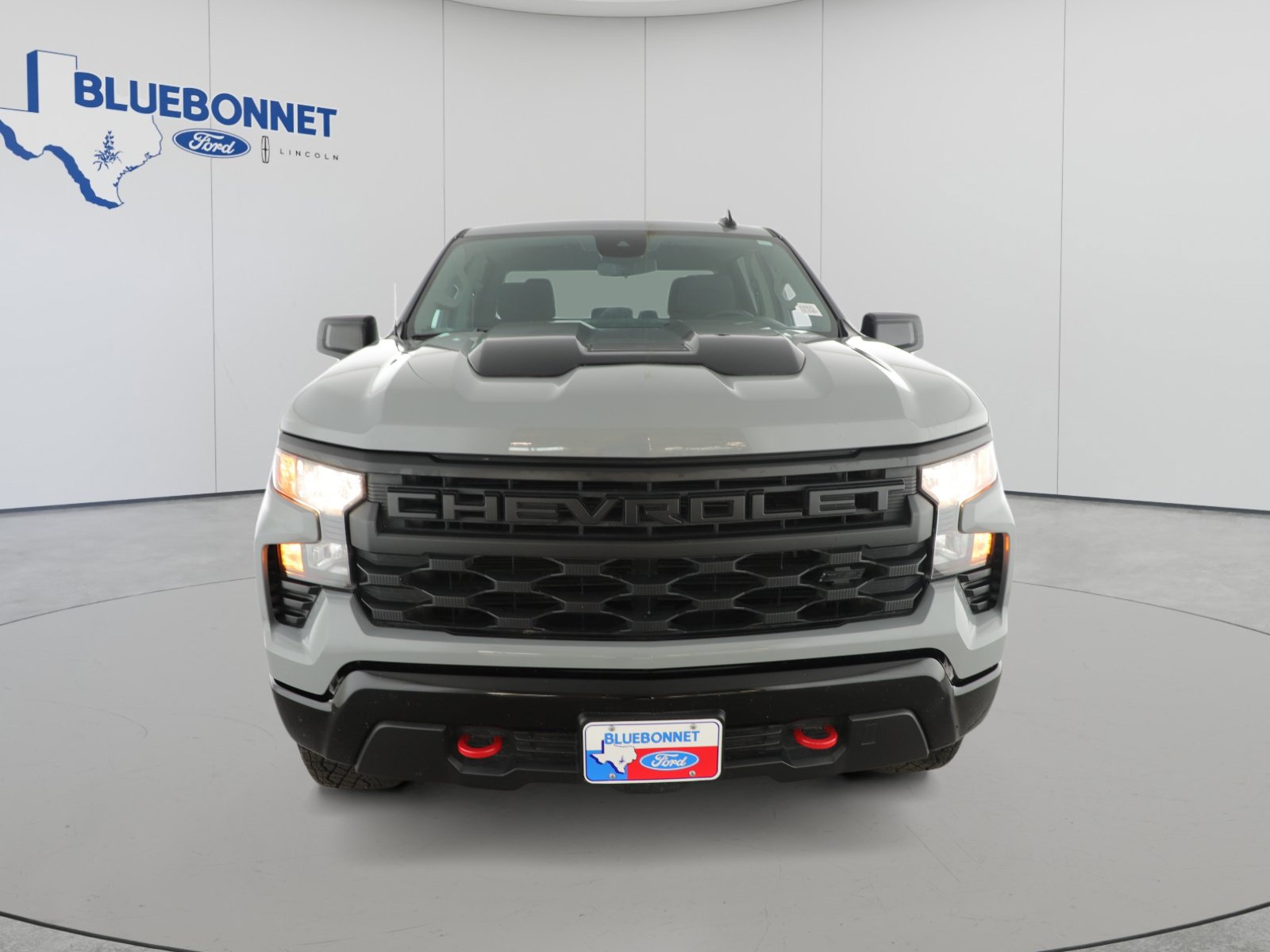 Used 2024 Chevrolet Silverado 1500 Custom Trail Boss w/ LPO, Dark Essentials Package AWD/4WD image 2