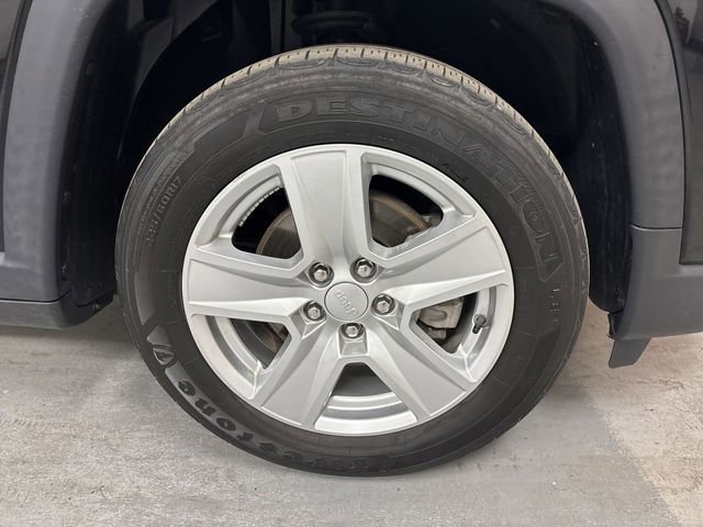 Used 2022 Jeep Compass Latitude image 2