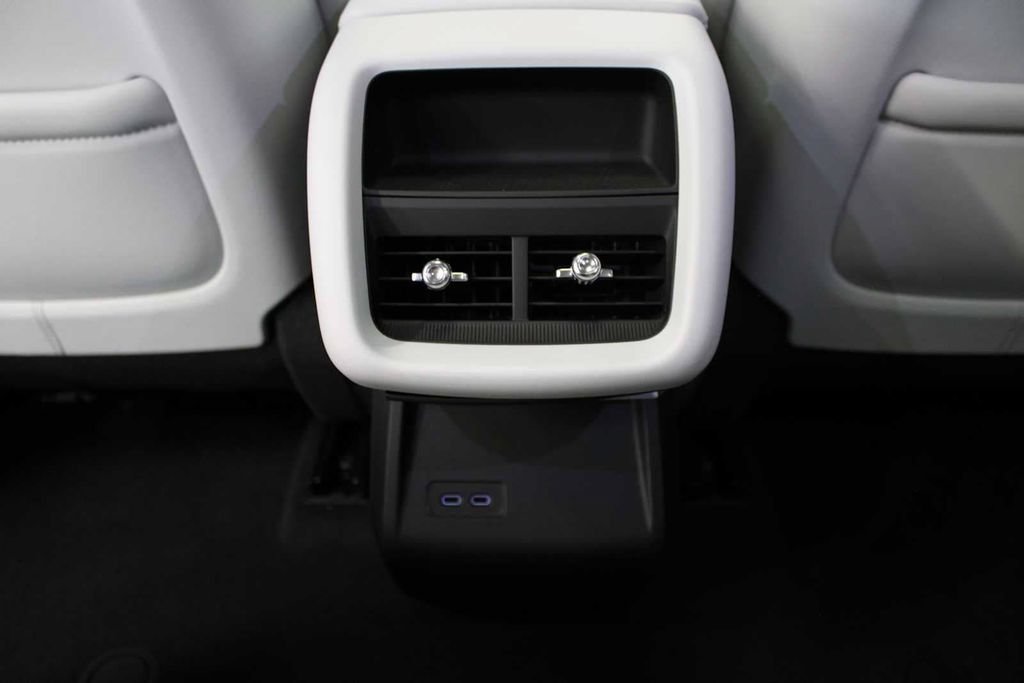 Used 2024 Cadillac Lyriq Luxury AWD/4WD image 46