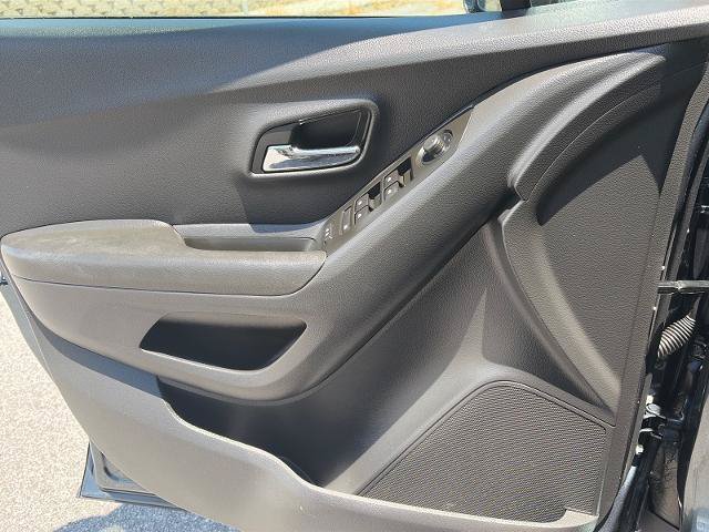 Used 2022 Chevrolet Trax LT w/ Sport Edition AWD/4WD image 16