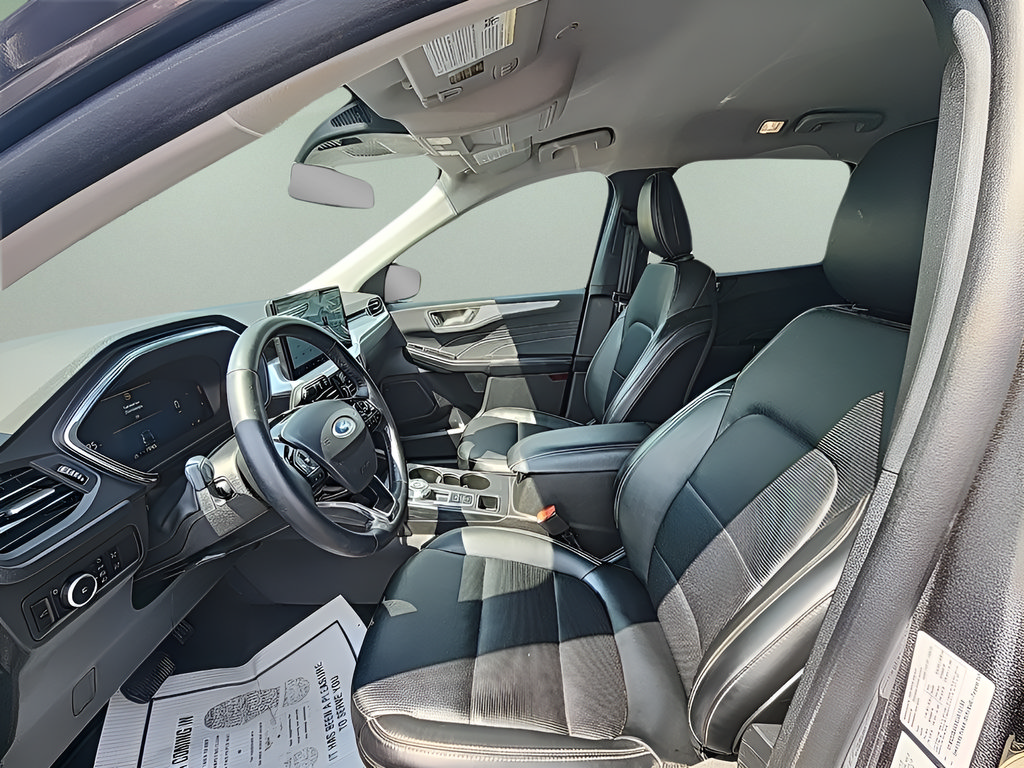 Certified 2025 Ford Escape Platinum AWD/4WD image 24