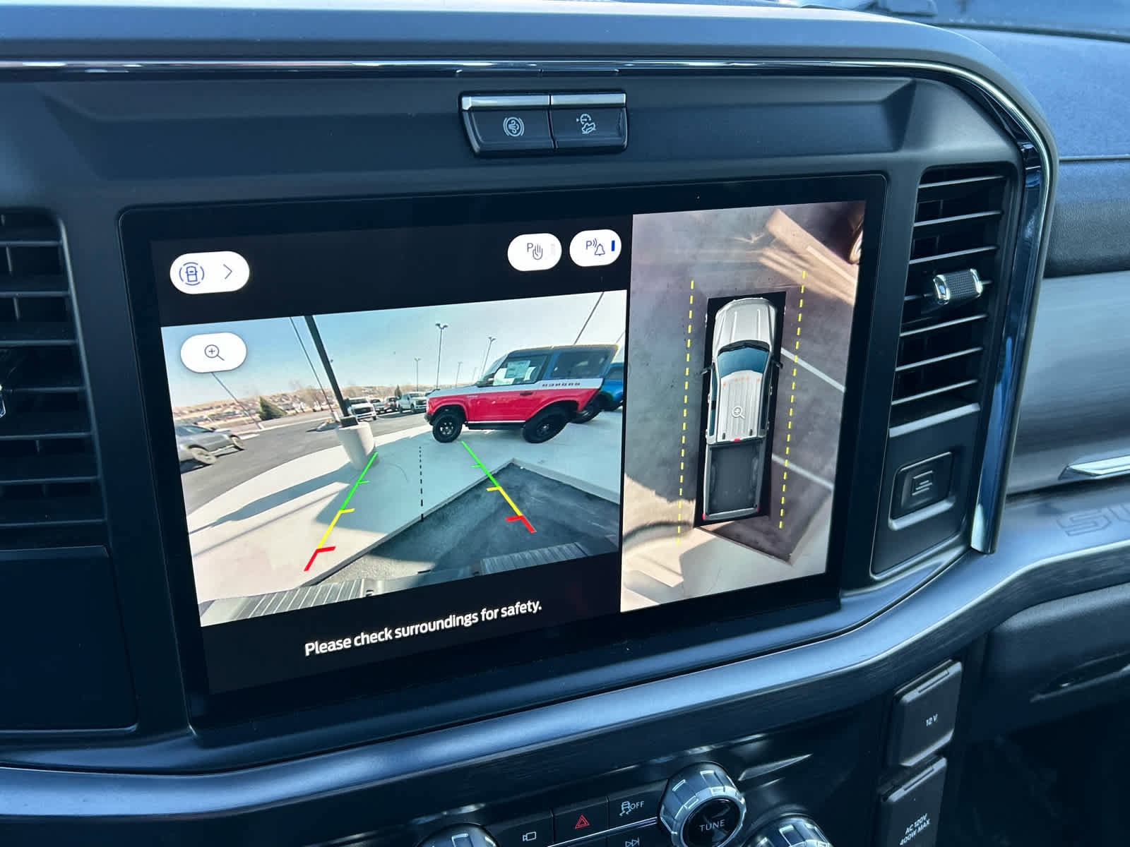 Certified 2025 Ford F450 Lariat w/ FX4 Off-Road Package image 39