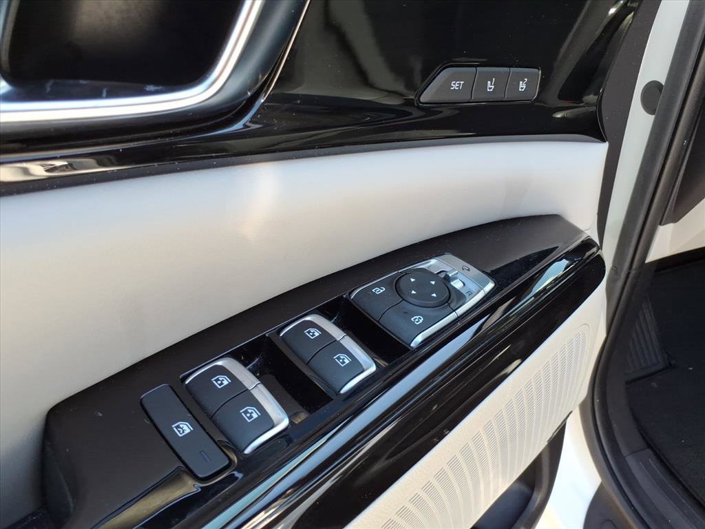 Used 2022 Kia Carnival SX Prestige image 25