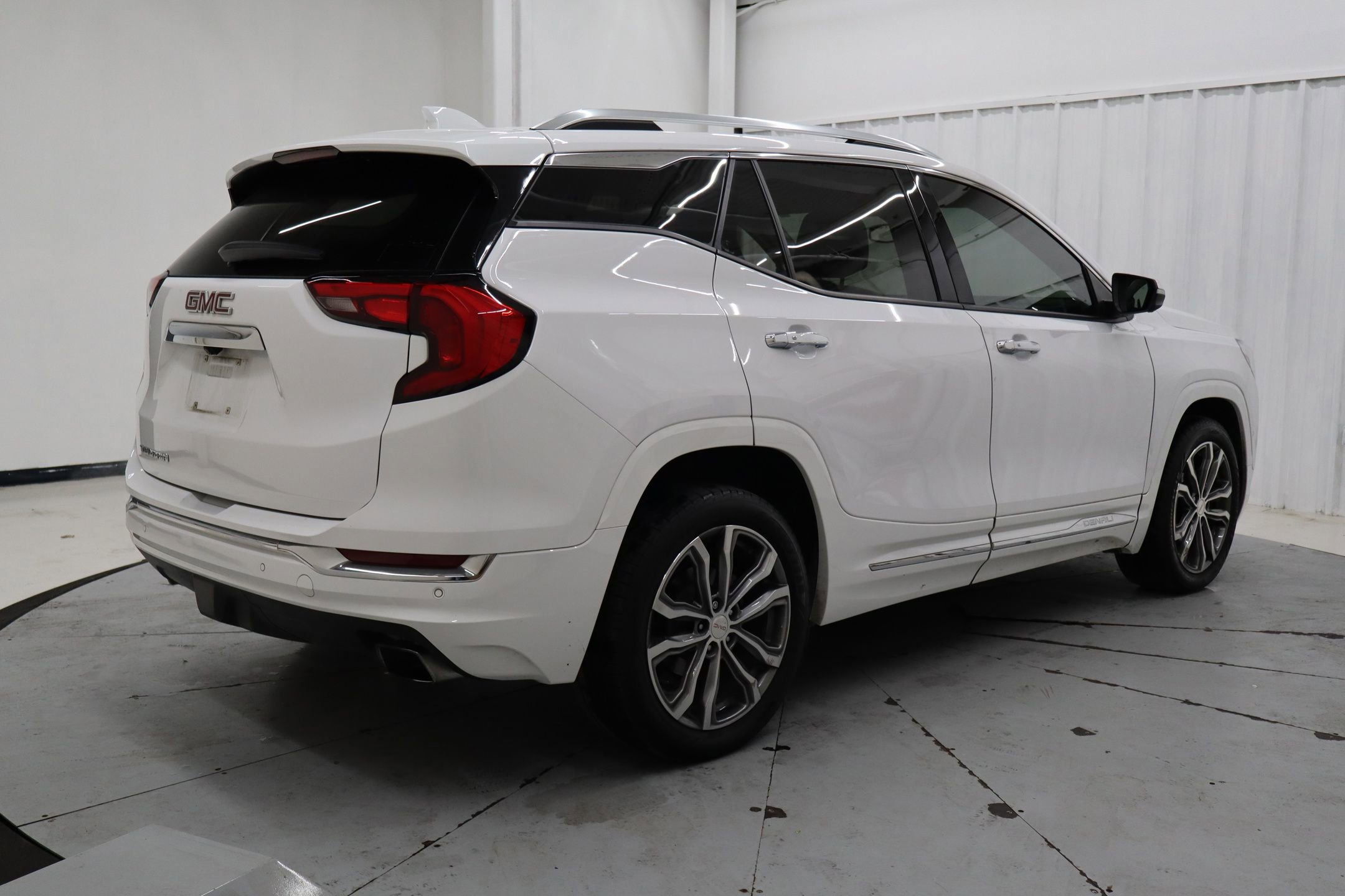 Used 2019 GMC Terrain Denali w/ Advanced Safety Package image 4