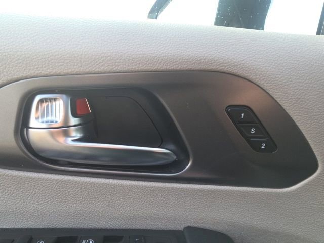 Used 2023 Chrysler Pacifica Touring-L image 27