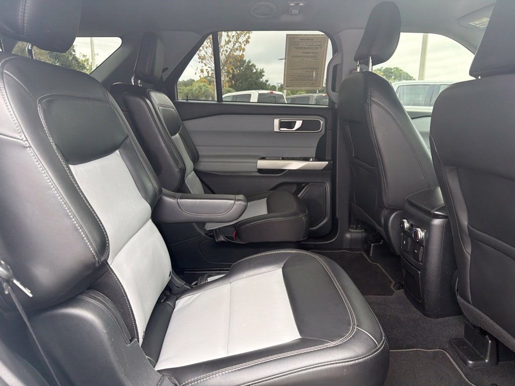 Certified 2022 Ford Explorer XLT w/ Equipment Group 202A RWD image 30