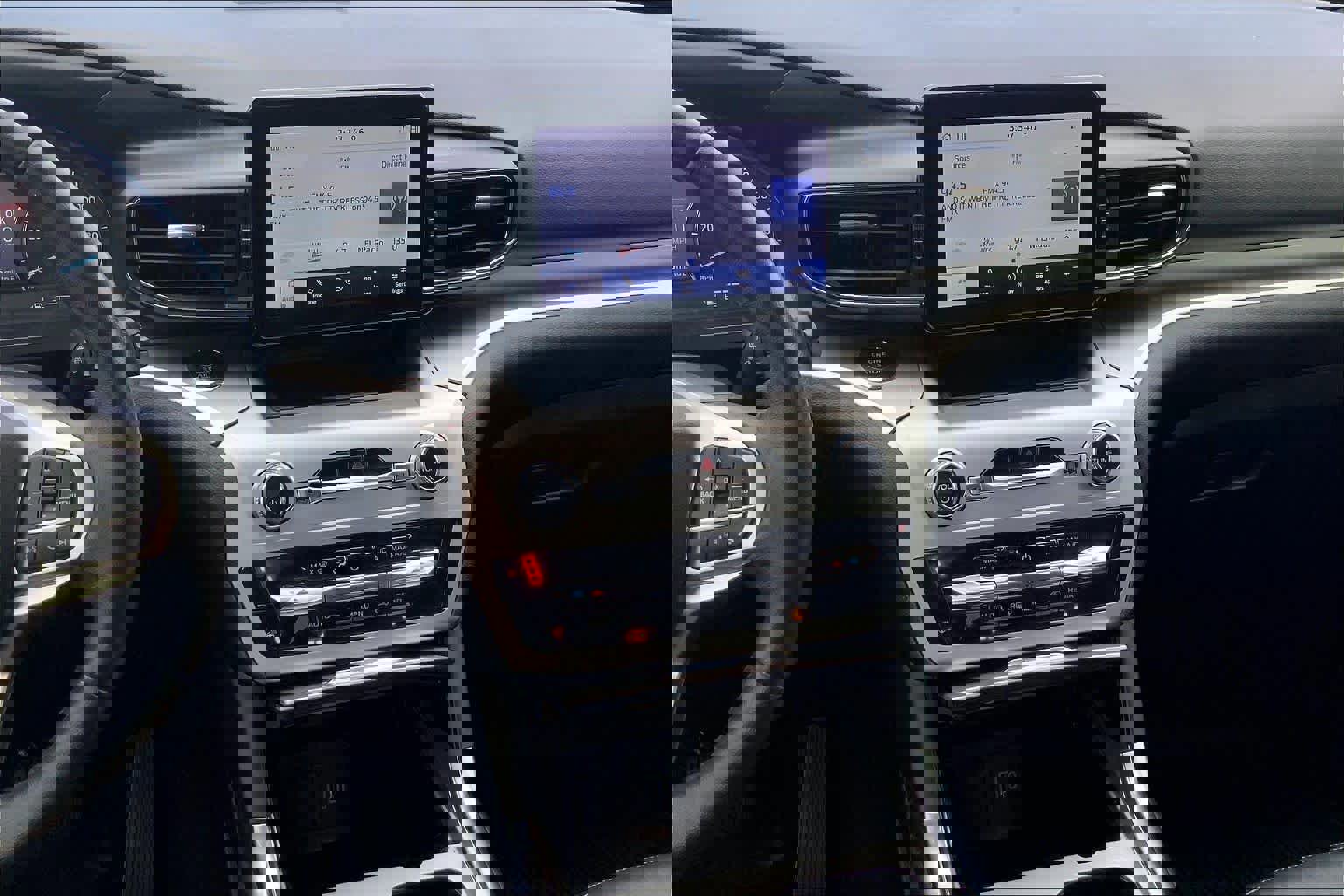 Certified 2022 Ford Explorer XLT w/ Equipment Group 202A image 8