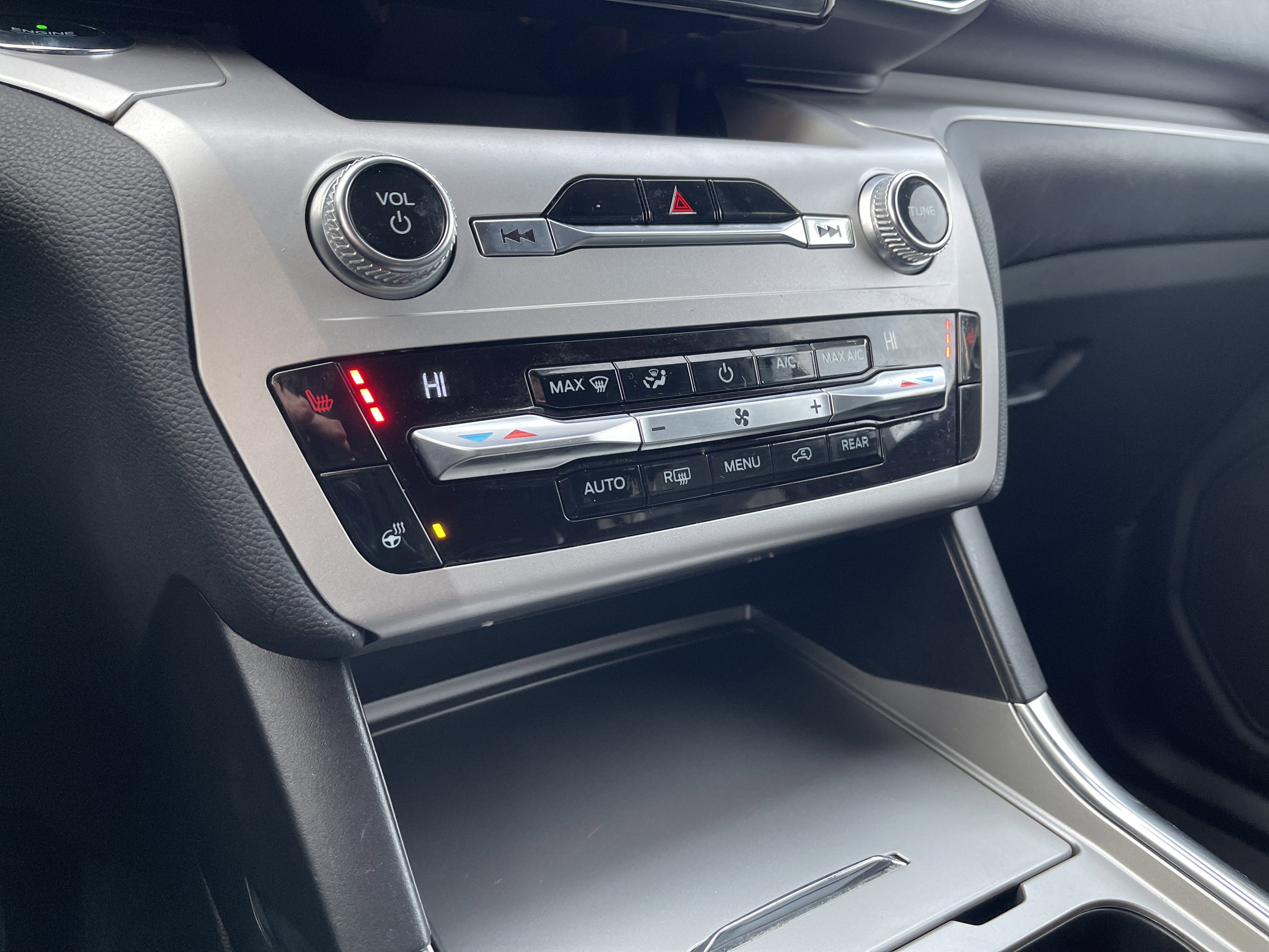 Certified 2020 Ford Explorer XLT w/ Equipment Group 202A image 20