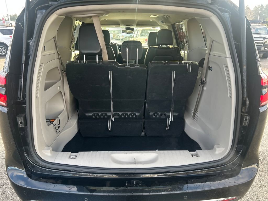 Used 2024 Chrysler Pacifica Touring-L image 32
