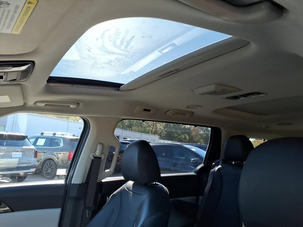 Used 2023 Kia Carnival SX Prestige image 18