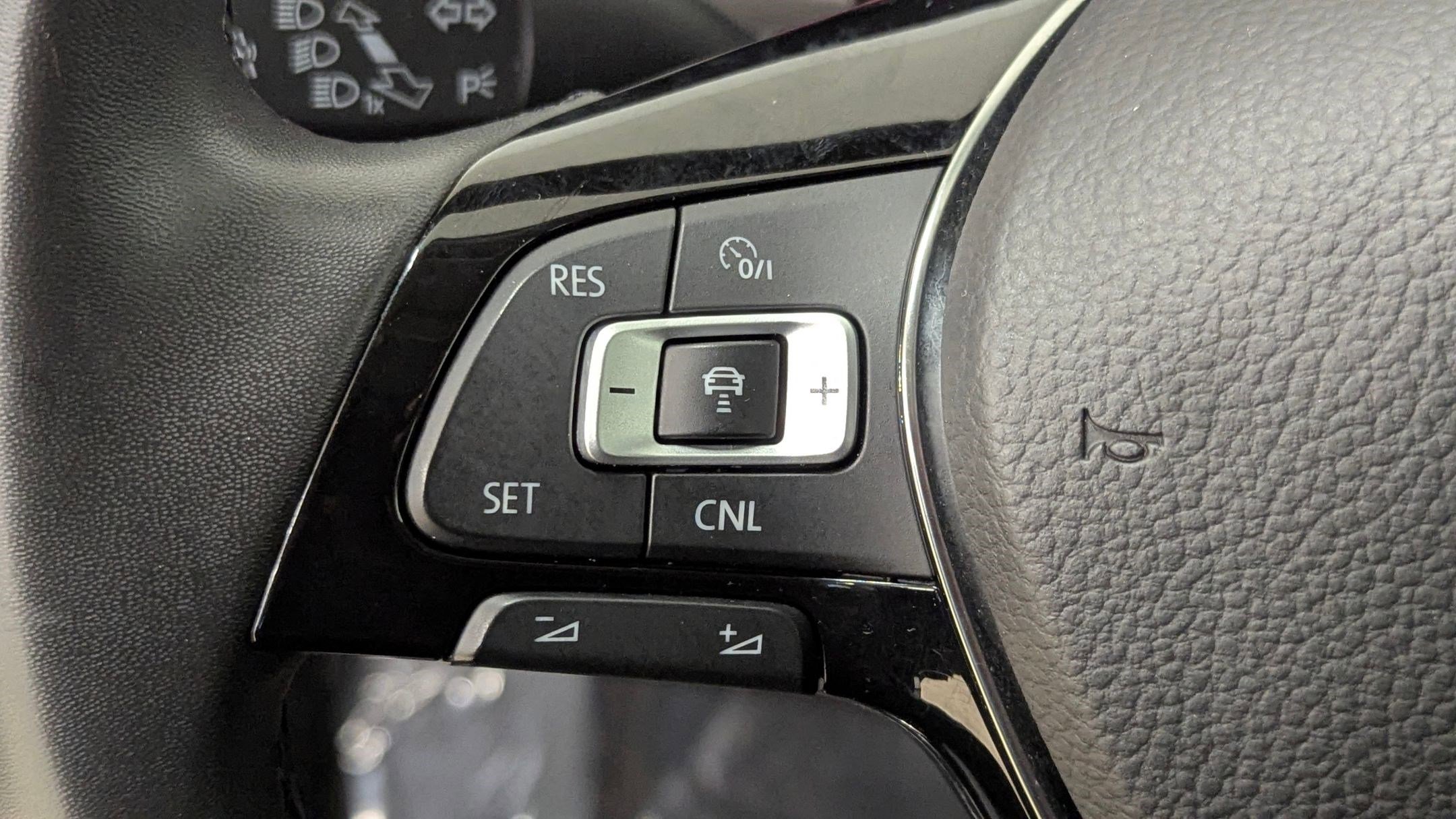 Used 2022 Volkswagen Passat 2.0T SE image 16