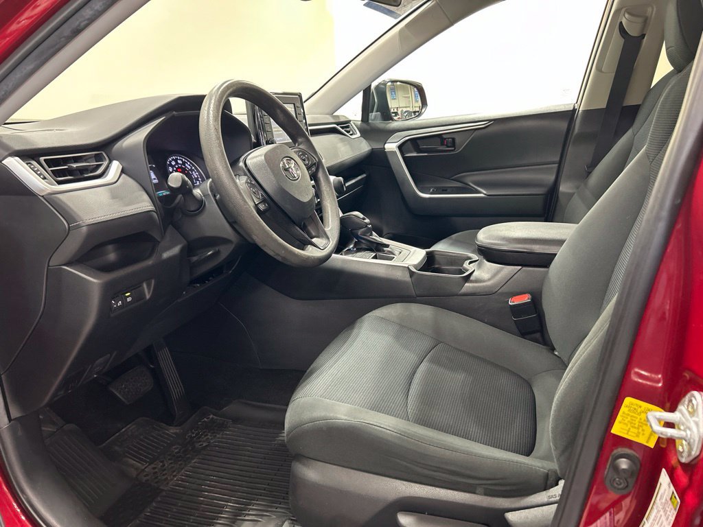 Used 2021 Toyota RAV4 LE AWD/4WD image 10