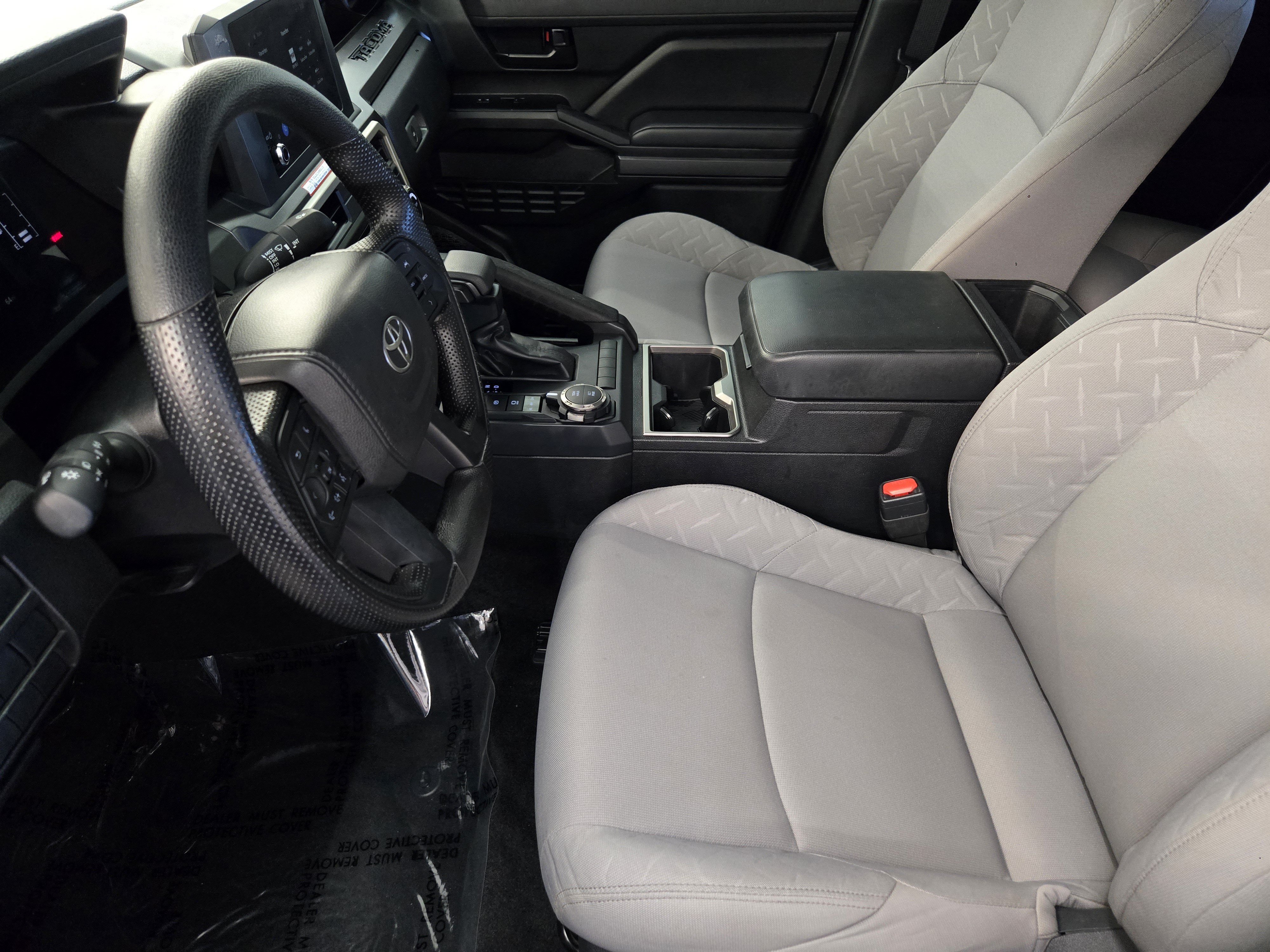 Used 2025 Toyota Tacoma SR5 AWD/4WD image 15