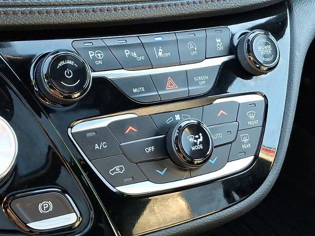 Used 2020 Chrysler Pacifica Limited image 19