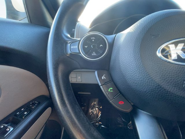 Used 2017 Kia Soul + FWD image 17