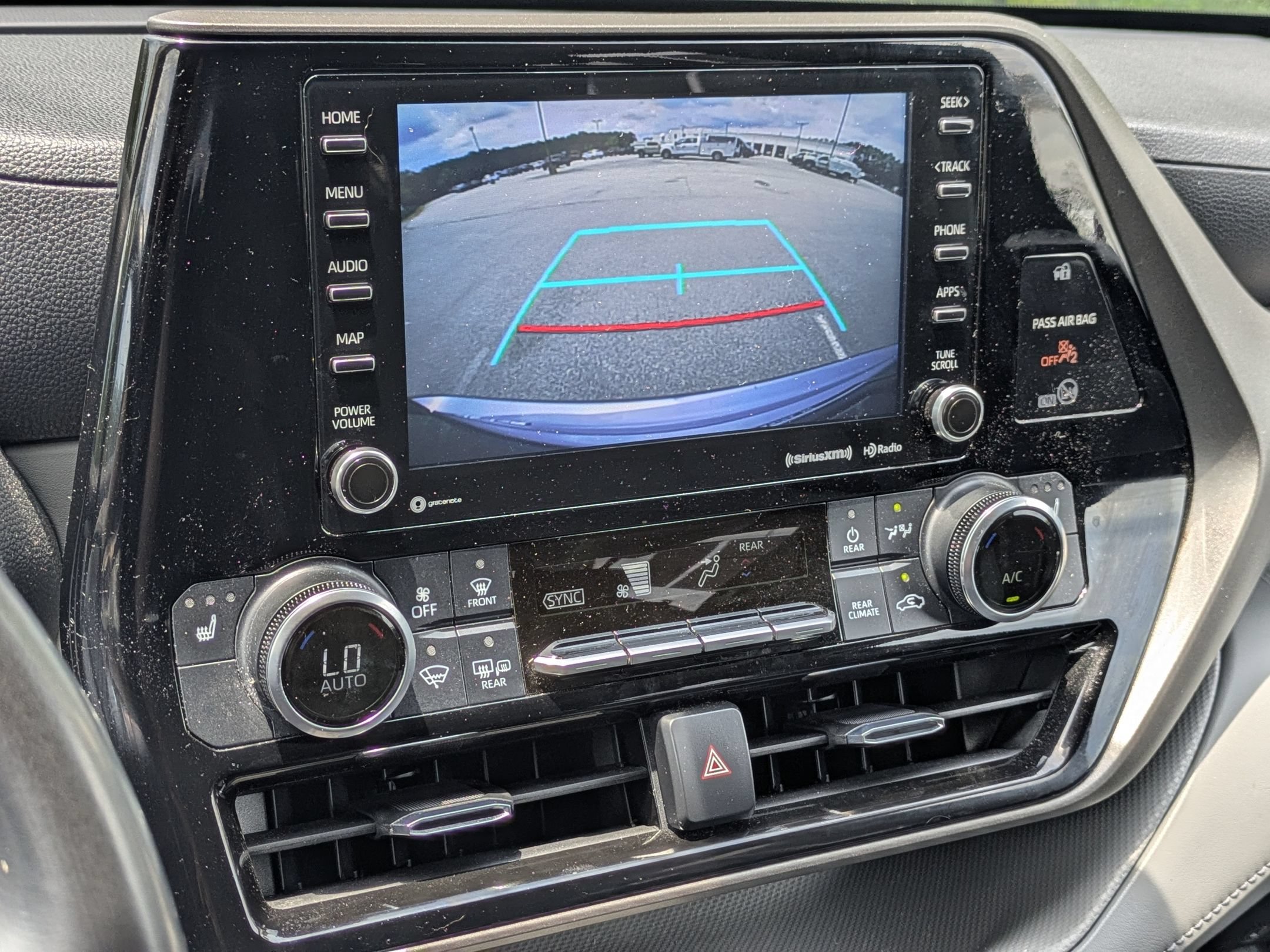 Used 2021 Toyota Highlander XLE FWD image 20