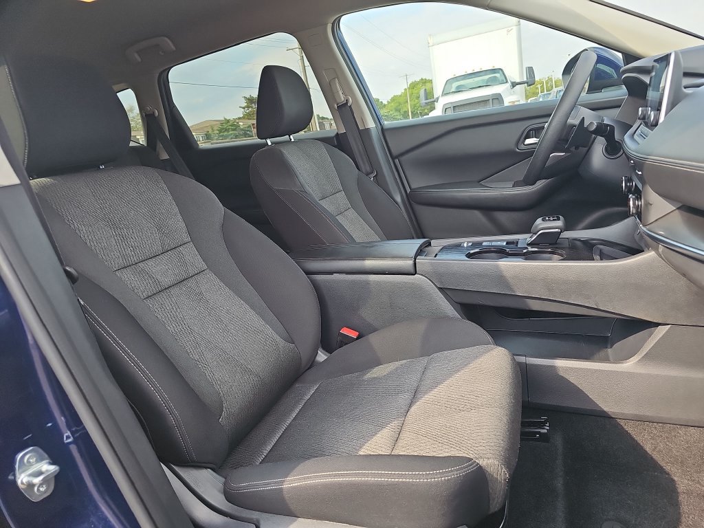 Used 2024 Nissan Rogue SV FWD image 10