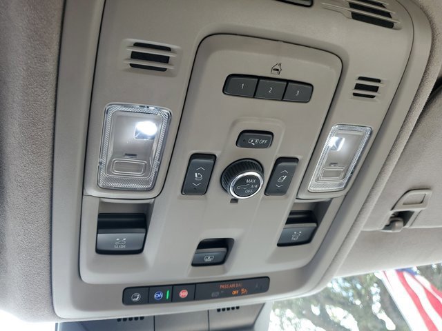 Used 2023 Cadillac Escalade Premium Luxury Platinum image 34