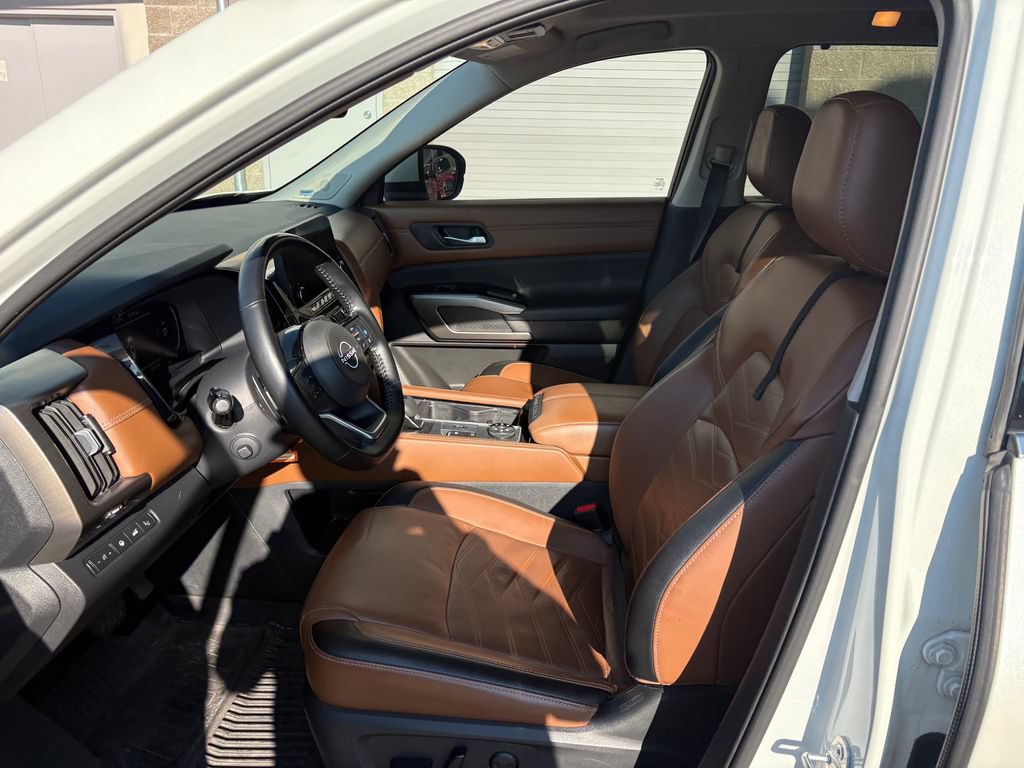 Used 2023 Nissan Pathfinder Platinum AWD/4WD image 18