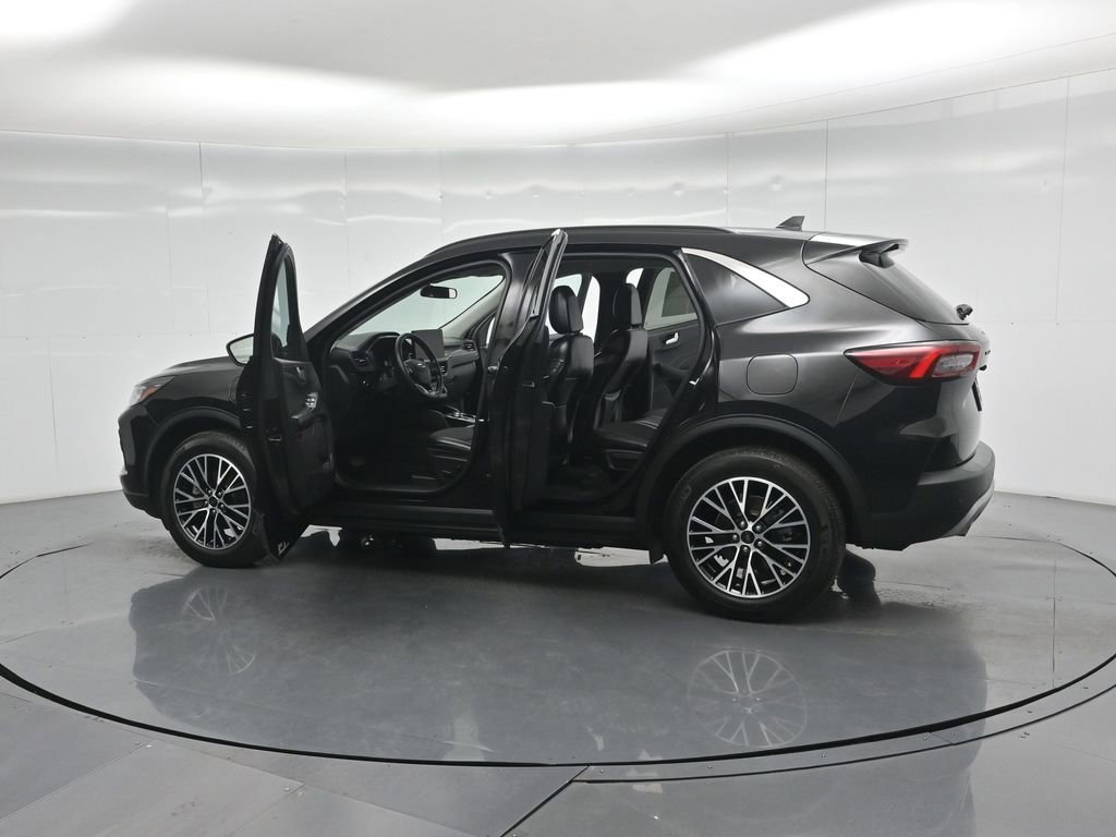 Certified 2023 Ford Escape SE FWD image 33