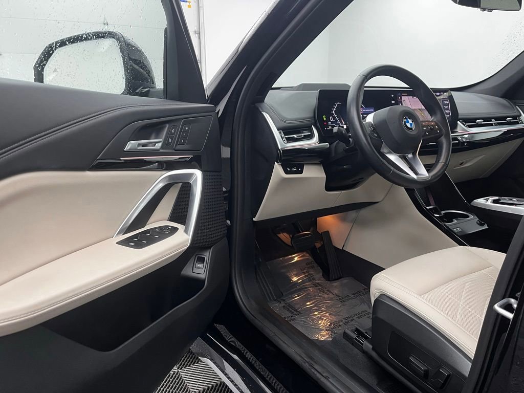Used 2025 BMW X1 xDrive28i w/ Technology Package image 17