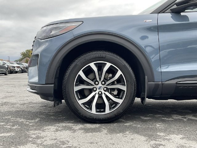 Certified 2025 Ford Explorer ST-Line AWD/4WD image 11